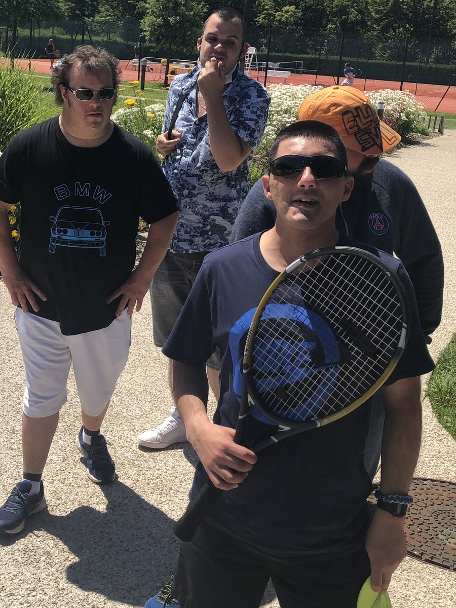 Dernier entraînement de tennis au harras de Jardy avec Fabrice <a href="/AnnickBouquet/">Annick Bouquet</a> <a href="/lemondefr/">Le Monde</a> <a href="/FFTennis/">FFT</a> <a href="/TousHandisport/">Tous Handisport Société Générale</a> <a href="/T21_Fr/">Trisomie 21 France</a> <a href="/ledonenligne/">leDonenligne.fr</a> @FDJsport <a href="/Versailles/">Versailles</a> <a href="/Haras_de_Jardy/">JARDY Officiel</a> <a href="/Ville_BoulogneB/">Ville de Boulogne-Billancourt</a> <a href="/pcbaguet/">PC BAGUET</a> @