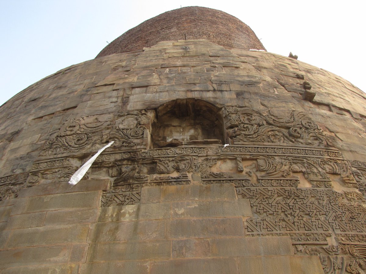 Бурхан багш 4 үнэний сургаалаа айлдсан Сарнат дах Номын хүрд эргүүлсэн Дамек суврага МЭӨ 500 он