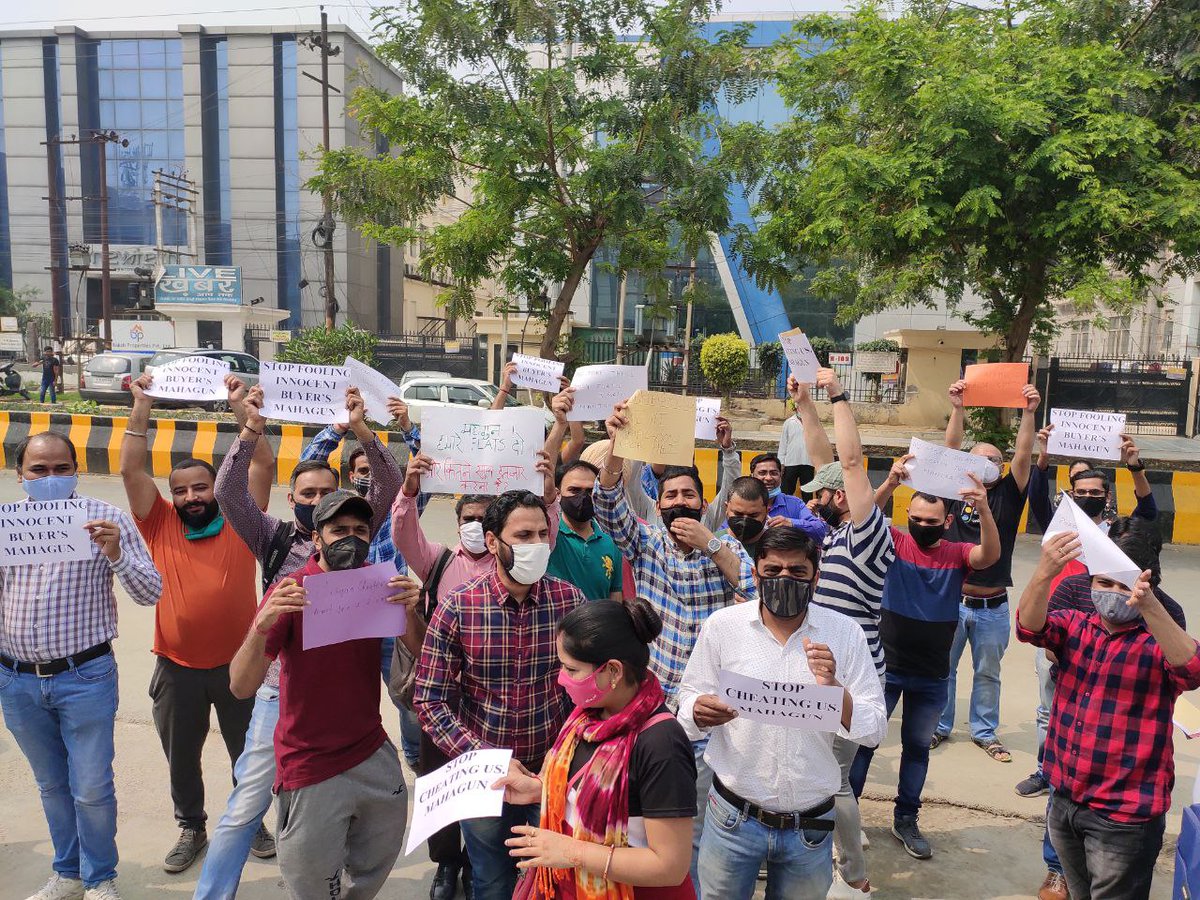pavanccs's tweet photo. @kirtishukla009 @mahagungroup @CMOfficeUP @myogiadityanath @OfficialGNIDA @UPRERAofficial @PMOIndia @PankajSinghBJP @DhirendraGBN @Satishmahanaup @mahagungroup पाप का घड़ा कितना भी पुख्ता हो , फूटता जरूर है @OfficialGNIDA @UPRERAofficial @nbhooshan ने भी आंखे मूंद रखी है कोई मॉनीटरिंग नहीं है, महागुन मंत्रा के खरीददार पिछले 9 साल से अपने घर के लिए संघर्ष कर रहे हैं बिल्डर अपने हिसाब से ही सब कुछ कर रहा है कुछ पता नहीं हैI https://t.co/otPijUqkFc