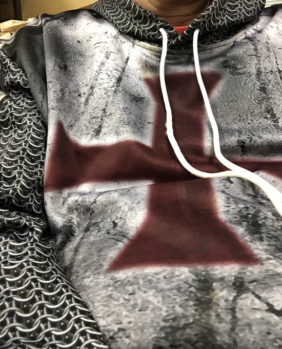 ちょっと外では着られないので、お仕事専用のヤツ🛡 