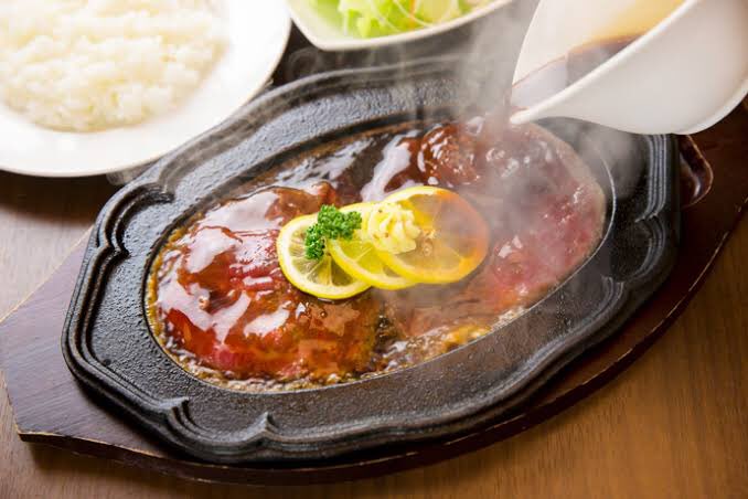 ayano___sumikko's tweet photo. レモンステーキ🍋
食欲が減る夏でもガンガン食べたくなりそう！！
長崎行って食べた〜い！🤤

広島のレモンとも合いそうだなー 

 #広島と長崎で創る学生ピーストーク
 #長崎のここがスキ
 #ドットジェイピー
 #私の町の特産品 https://t.co/sl4137zOIL