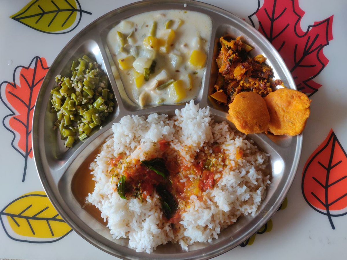 madhukarbk's tweet photo. Amchigele jevaaN!!
#Valval
#AlsandeUppkari
#KarateAniAmbuliRandai
#KaNgaBajo
#SaaruSheeta
Huna huna randapa... On a cloudy Bangalore afternoon!! #PureBliss https://t.co/xUBGn0Ryq2