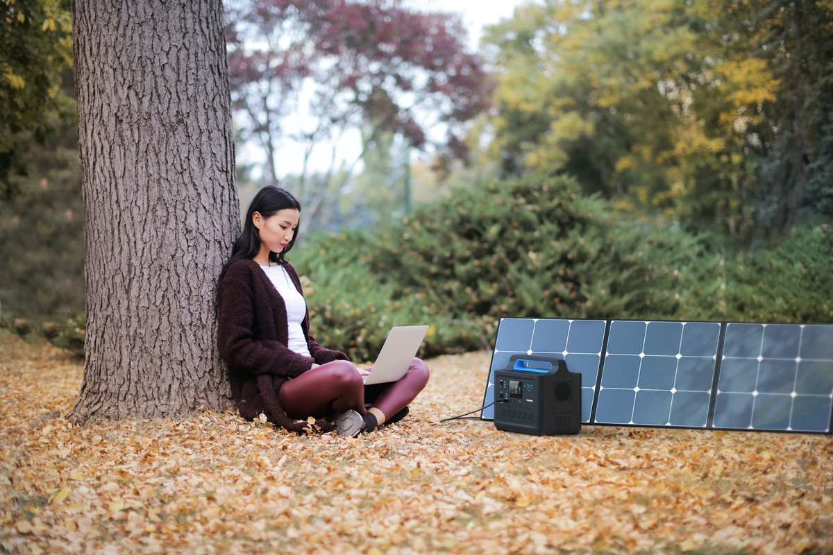 iForway's tweet photo. When golden leaves cover the ground,When the sturdy trunk can rely on,Take T-rex HS1000 to the outdoors,and Enjoy outdoor life without power failure----The large capacity of 1228Wh supports 600W solar charging. More     https://t.co/IvRKkF5HUv
#portablepowerstation #solargenerato https://t.co/KMZCRWRc53
