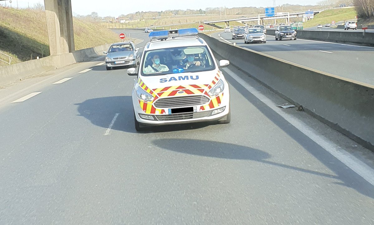DESMUAngers (@angersdesmu) on Twitter photo Encore deux arrêts cardiaques récupérés par le SAMU 49 ce week-end et admis en réanimation 🚑👍 #chooseMU #chooseAngers #SAMU49 <a href="/Francois_Mo_49/">François Morin</a> <a href="/SAVARYDominiqu2/">SAVARY Dominique</a> <a href="/delphinedouill5/">Delphine Douillet</a> <a href="/RoyPierreMarie2/">Roy Pierre-Marie</a> <a href="/SAUVLife/">SAUV Life</a> <a href="/SUdF_Officiel/">Samu-Urgences France</a> <a href="/AJMUrgences/">AJMU - Association des Jeunes Médecins Urgentistes</a> <a href="/chu_angers/">CHU Angers</a> Encore deux arrêts cardiaques récupérés par le SAMU 49 ce week-end et admis en réanimation 🚑👍 #chooseMU #chooseAngers #SAMU49 <a href="/Francois_Mo_49/">François Morin</a> <a href="/SAVARYDominiqu2/">SAVARY Dominique</a> <a href="/delphinedouill5/">Delphine Douillet</a> <a href="/RoyPierreMarie2/">Roy Pierre-Marie</a> <a href="/SAUVLife/">SAUV Life</a> <a href="/SUdF_Officiel/">Samu-Urgences France</a> <a href="/AJMUrgences/">AJMU - Association des Jeunes Médecins Urgentistes</a> <a href="/chu_angers/">CHU Angers</a>