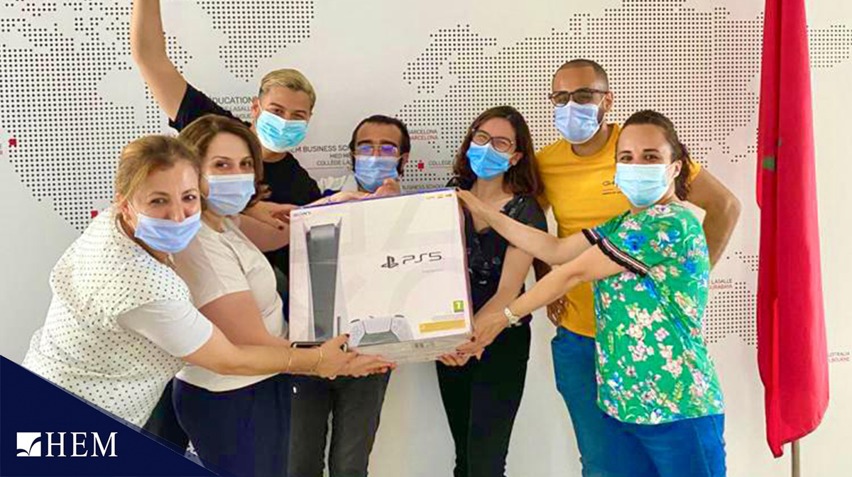 HEMofficiel's tweet photo. C'est qu'à HEM où on a l'opportunité de gagner des #PS5 et d'autres supers cadeaux ❤️ !
Après de belles compétitions organisées au profit de nos HEMistes, nous tenons à féliciter nos gagnants : Yasmine Benkirane, El Bourkadi Najlae, Wadia El Hayani & Reda Aouzal.
#LifeAtHEM https://t.co/rYLjvAZzsl