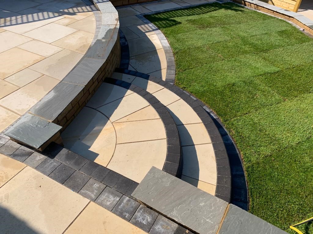 stone_paving's tweet image. Thanks to Kestral Paving &amp;amp; to Discount Builders Merchants Rainham, 
Here's our Premier Range in Tallow patio packs, which never fails to deliver.  Available in 2 colours &amp;amp; many sizes &amp;amp; in either a smooth or textured finish.  Visit stonepavingsupplies.co.uk
#MachineCut #Textured