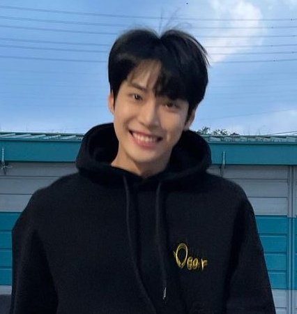 he's so cute ;-;
