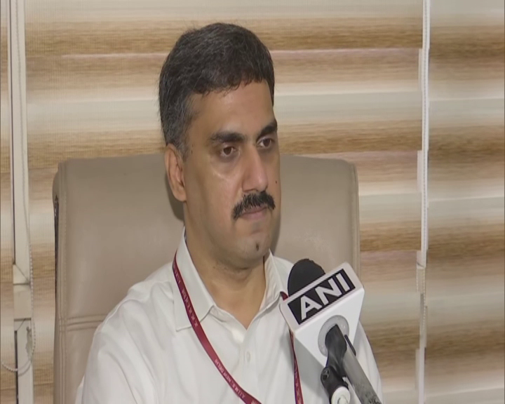 ANI's tweet photo. Ripples of 2nd wave can still be seen. Idea of festivals is to share happiness, not COVID. For next 1-2 years till the pandemic is not under control, we shouldn't become part of reason for causing the pandemic to explode again: Dr Neeraj Nischal, AIIMS Prof, Medicine Dept to ANI https://t.co/jIDFfYOL38