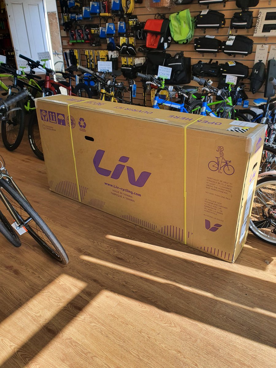 LEatonCycles's tweet photo. Another day...another delievery!! 🙌🏼
#livcycling #roveE #giant #newbikeday #longeatoncycles #delivery @GiantUK https://t.co/rUoQs3or9c