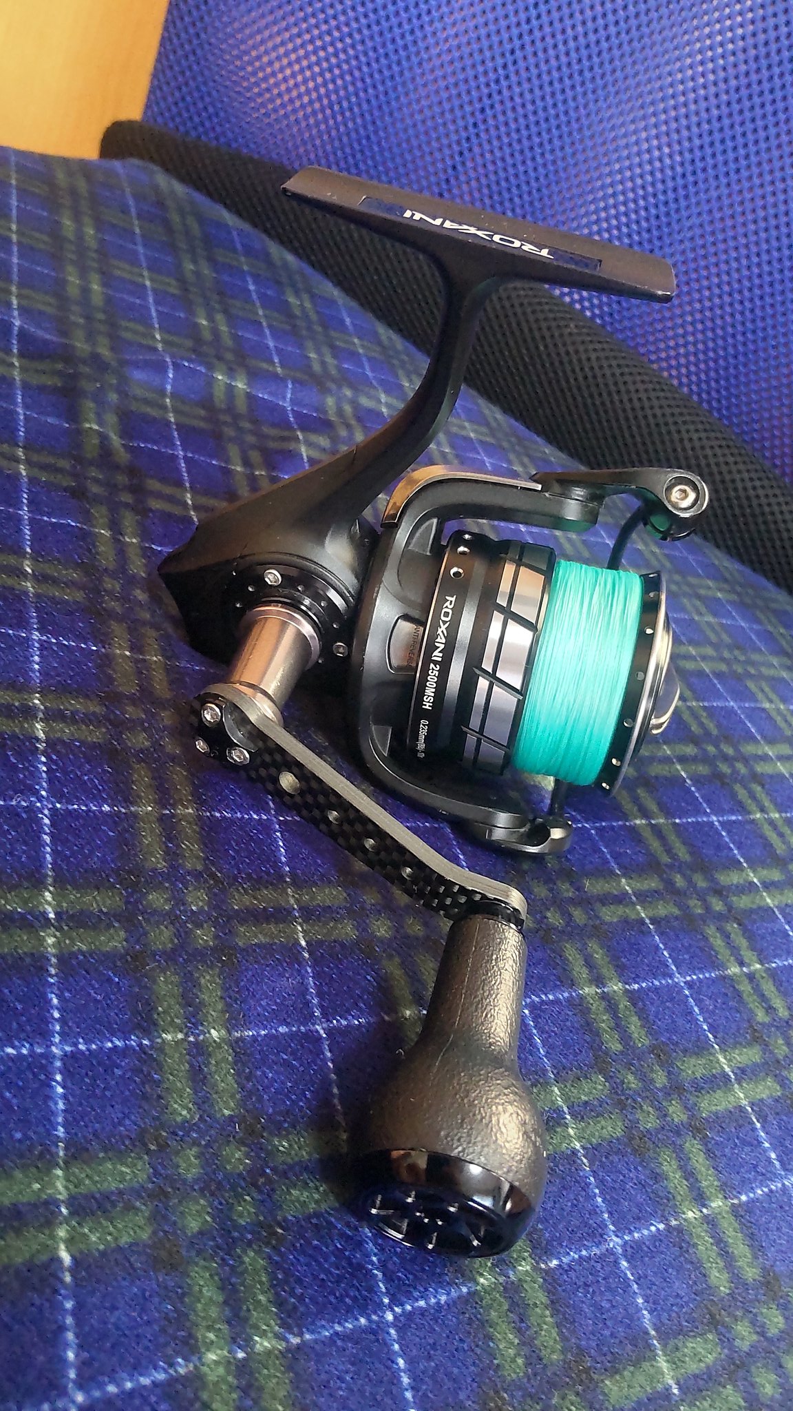 アブ好き アブガルシア ロキサーニ2500mshにおとといamazonで注文した ゴメクサスハンドルノブ取り付けてみました まだ釣りは行ってないんですがカスタムしちゃいましたw アブガルシア アブガルシアロキサーニ ロキサーニスピニング ゴメクサス ゴメ