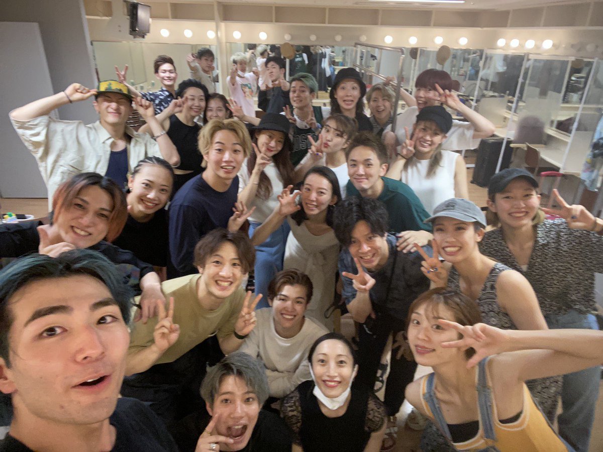 Im_daiki3d's tweet photo. たっくさん、お世話になったR&amp;Jダンサーズのみんな！！！
戦いはまじで嫌いだけども、このメンバーで怒鳴り合ったり笑い合ったりすることもないと思うと、ずーーーんってお気持ち笑
#ロミジュリ #ロミオアンドジュリエット #ロミジュリ2021 #rjダンサー https://t.co/D7mlSRGJcS