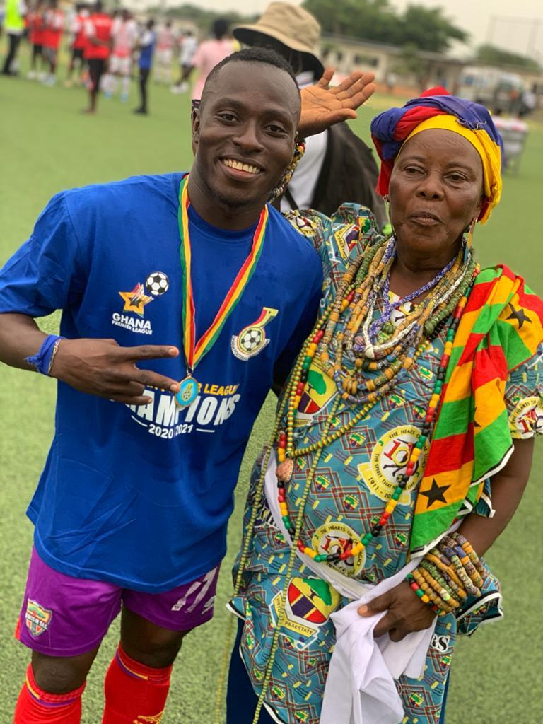 patrickrazak17's tweet photo. Wow
We did it π―π―π― yes indeed we did it.
Through hard work and determination we did it. I thank God for a successful season ππ
I thank the fans first of all for believing in us. I thank my Coach , I thank my team matesπ―ππ and the whole of heart of oak family
#stillPR17 https://t.co/WIg6F5ZNsC