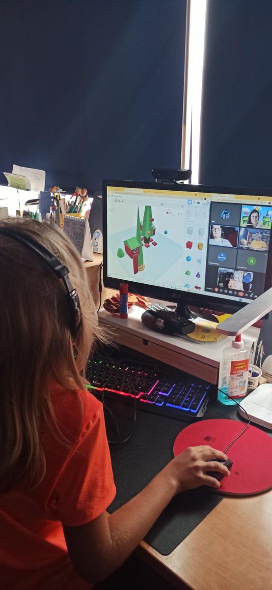 CEEICT's tweet image. ¡Comenzamos la tercera semana de #SummerTech de la mano de @Ceeict e @infoRMurcia! 🤖

Más de 40 niños y niñas ya han adquirido conocimientos en programación de videojuegos, modelado 3D y realidad aumentada durante las dos primeras semanas 👏