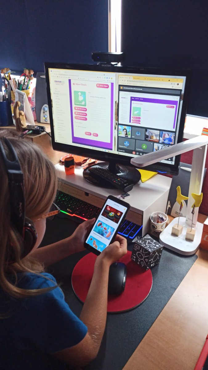 CEEICT's tweet image. ¡Comenzamos la tercera semana de #SummerTech de la mano de @Ceeict e @infoRMurcia! 🤖

Más de 40 niños y niñas ya han adquirido conocimientos en programación de videojuegos, modelado 3D y realidad aumentada durante las dos primeras semanas 👏