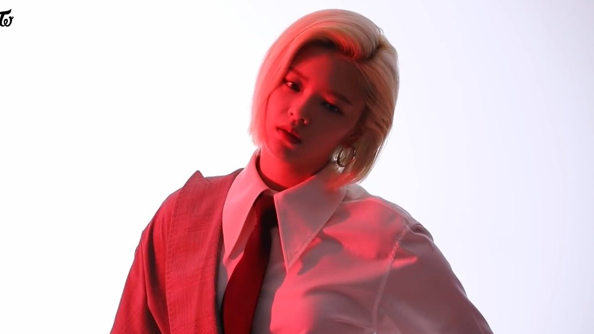 jeongieyeogi's tweet photo. JEONGYEON IN THIS FIT IS EVERYTHING https://t.co/yW2mDtDM8F