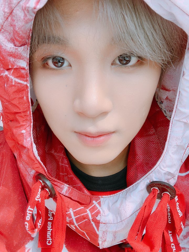 noxx_nox's tweet photo. 해찬이 셀카 두 손으로 폰 꼭 쥐고 찍는거
눈동자에 다 비쳐서 보임..진짜귀여워... https://t.co/I7blVyVCqC
