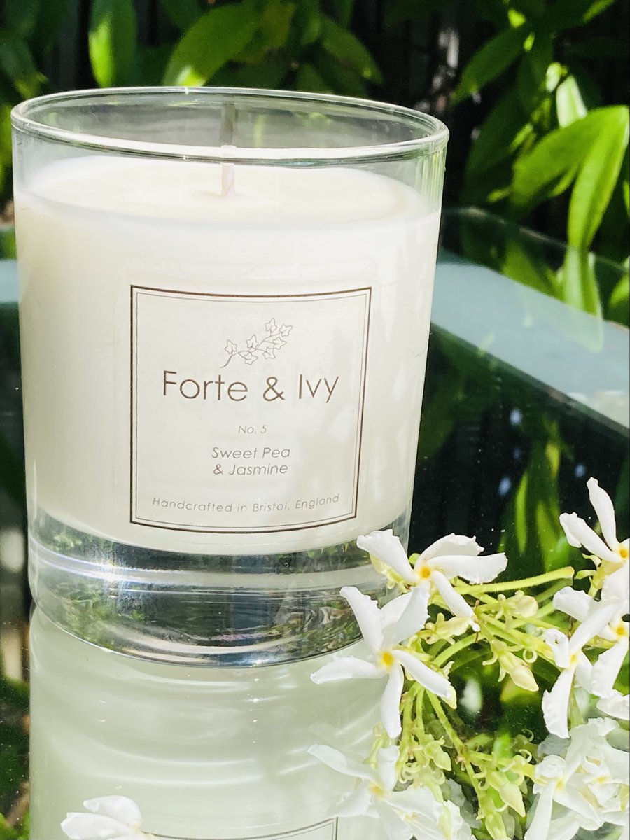 ForteandIvy's tweet photo. No room for a tropical paradise? Enjoy the aroma of soft scented florals no matter what outdoor space you have with our floral scented candles and wax melts. #No3DamascanRoseAmber #No4FrangipanisOrangeLily #No5SweetPeaJasmine #scentedcandles #waxmelts #floralscents #summertime https://t.co/Hal7IZkjaT