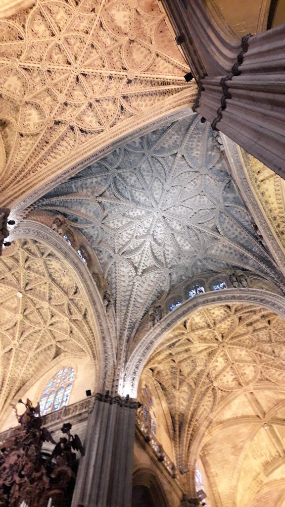 VmorVincitOmnia's tweet photo. Los cielos de Sevilla (I).
Bóvedas estrelladas de la Catedral. (siglos XV-XVI).
#arte #Sevilla #gotico https://t.co/oP0s8jQikz