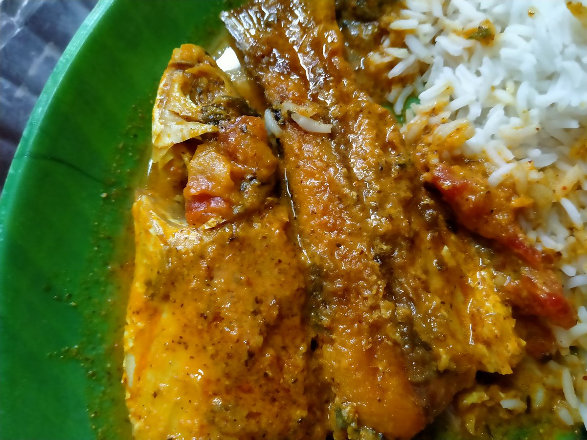 TanushriRai2's tweet photo. Chhara macher jhol and rice it's a combination of real bengal❤️#westbengal #fish #rice #bengali #biharan https://t.co/kFmYs2YLiI