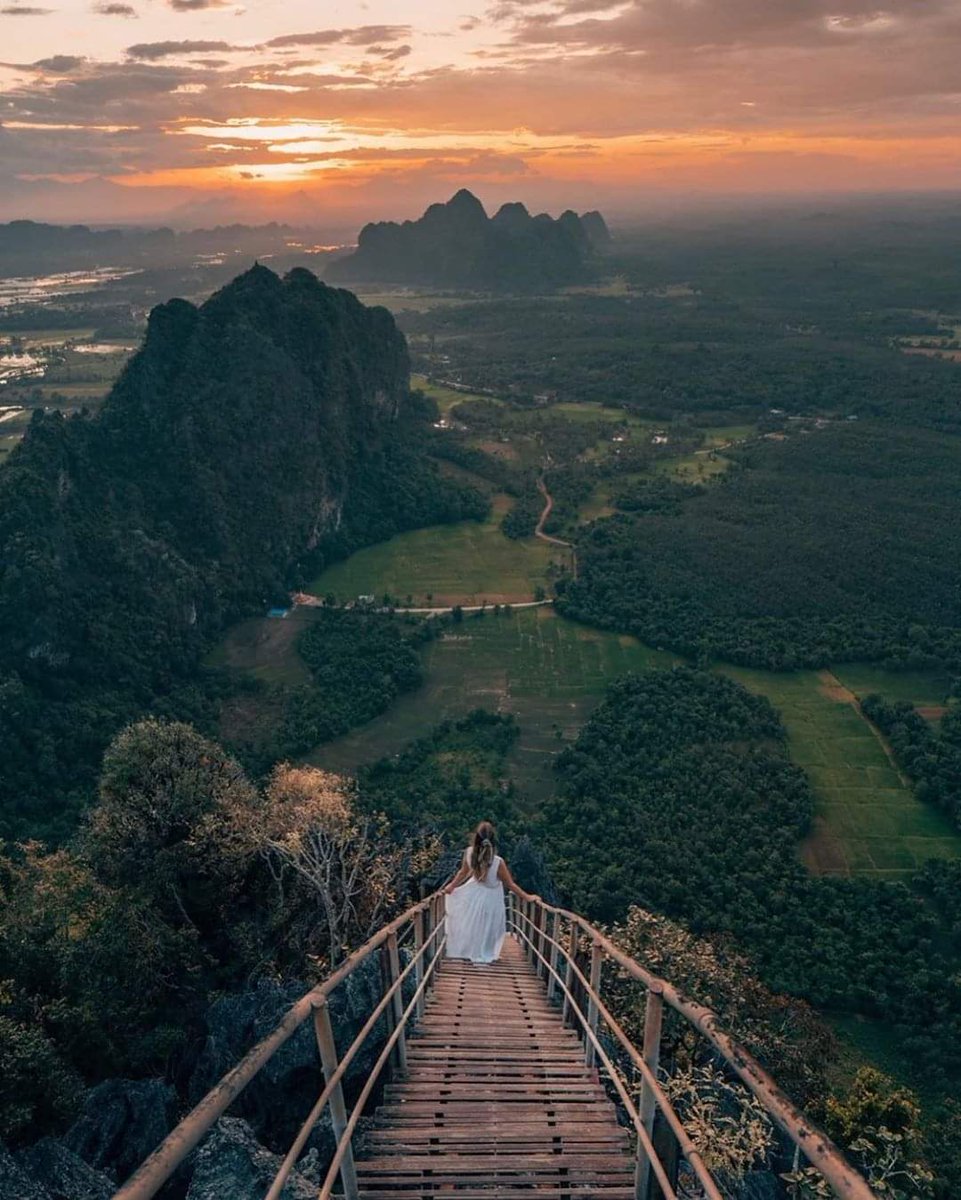 WendySharmen's tweet photo. After this spring revolution accomplished, I want to visit the most beautiful places in the world with love.
Take me to #Bagan, the coastal region of #Myeik Island, #MyaTheinTan Pagoda and world famous #Dead_Railway_Road in #Myanmar.
#WonderfulDestination #Burma https://t.co/aolM51PjUh