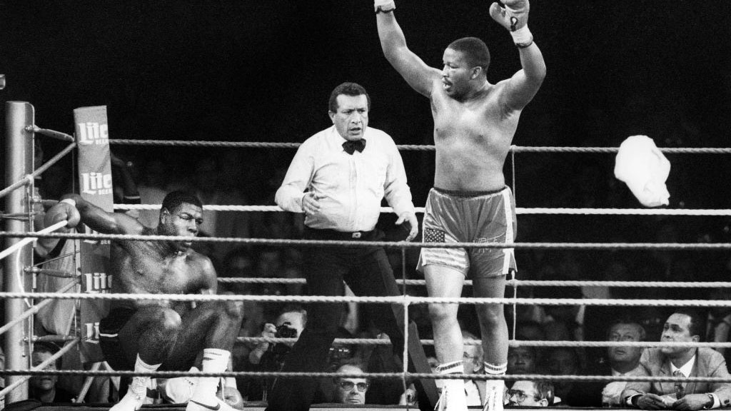 DAZNBoxing's tweet photo. 🗓 OTD in 1986, Frank Bruno lost his first heavyweight world title bid when stopped by Tim Witherspoon at Wembley Stadium. https://t.co/bRPyZeonJY