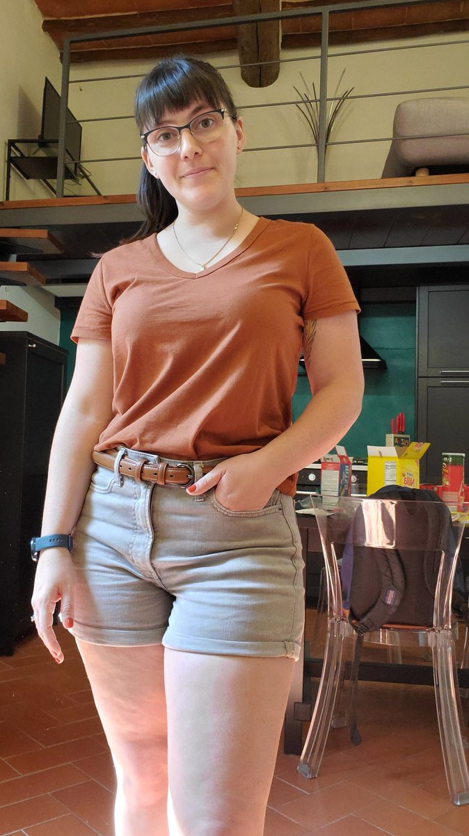 Abigail_Allaine's tweet photo. Not really going anywhere today, but I love this fit #ootd #frenchtuck https://t.co/qiaooXOwYu