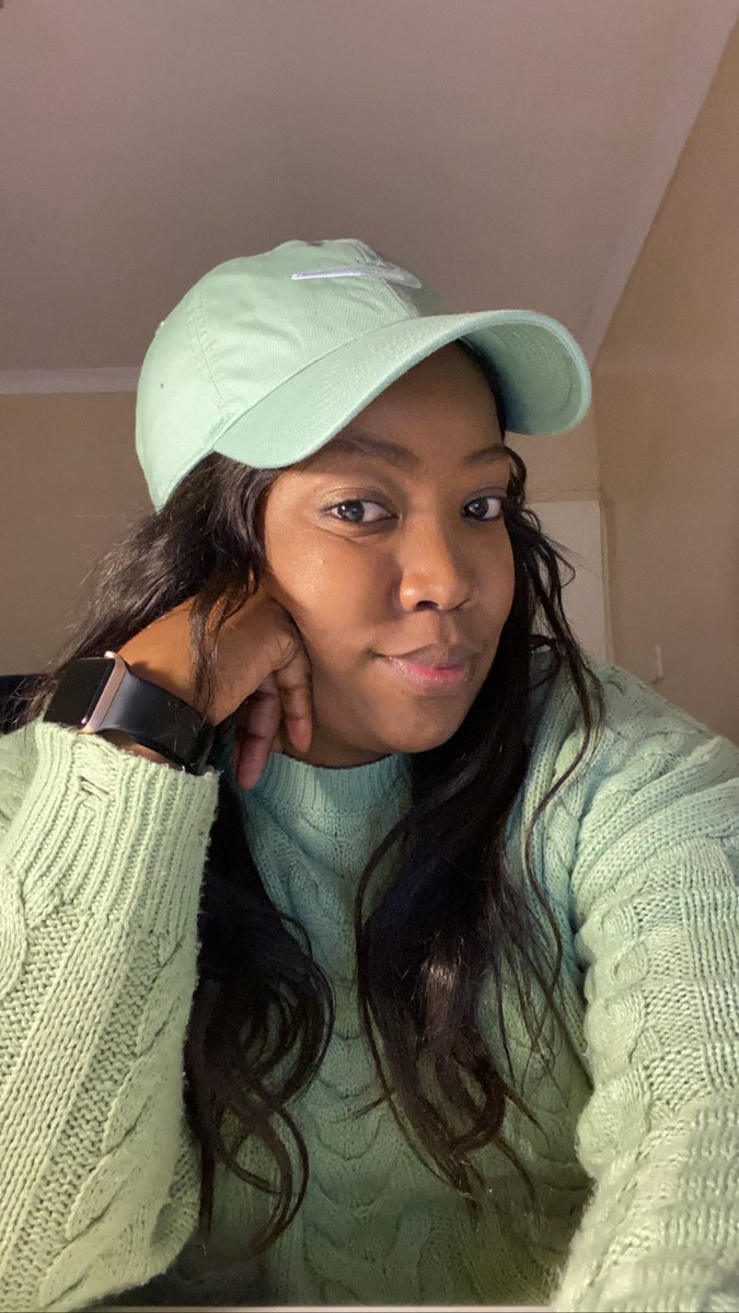 Tuduetso_Madi's tweet photo. It’s still so wild that I have never set foot in my University 😄 Anyway thought I’d look cute for a Research seminar this morning. 💚👩🏽‍💻 #PhDlife https://t.co/NDtHFMTjLi