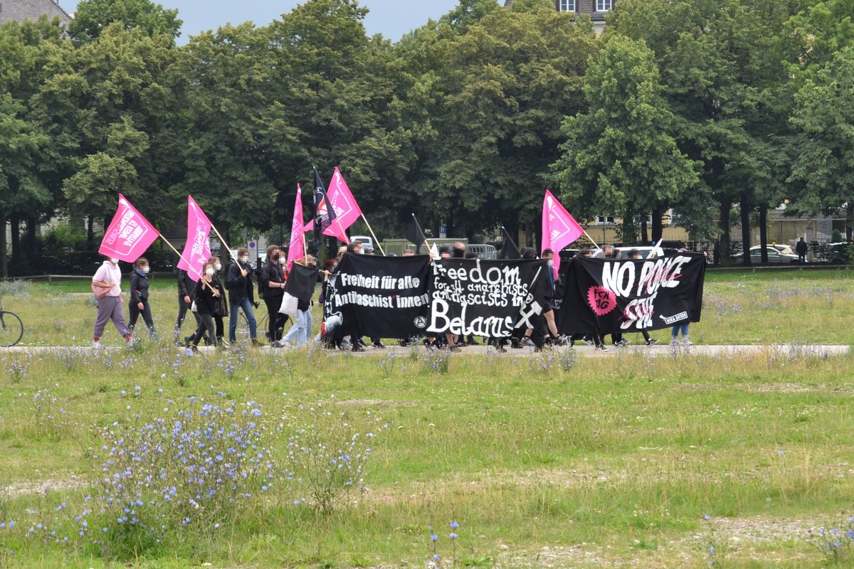 KollektivC's tweet photo. 1/5
Gestern fand die #nopag Demo gegen die Verschärfung des Polizeiaufgabengesetzes in #München statt. #m1807
Zur Demo hatte ein breites Bündnis aus Parteien, Gruppen und anderen Organisationen aufgerufen. https://t.co/sNOMJqMCtX