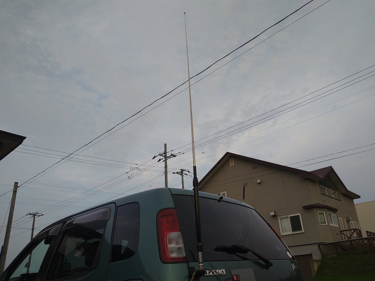 shigesan1975jp's tweet photo. 本日、仕事あがりにマイカーから21MHzで #QRV 🎙️
定番リグのYAESU #FT818ND で出力6W送信📡
基台にダイヤモンド #RHM10 に #MAT50 で、電源はカーバッテリー🎙️
愛知県 #日進市 JM2F○○ 、山形県 #南陽市 JR7M○○の2局と #QSO 出来ました🤩
各局の皆様、有難うございました🙇
#アマチュア無線 https://t.co/2NYsevsq7A