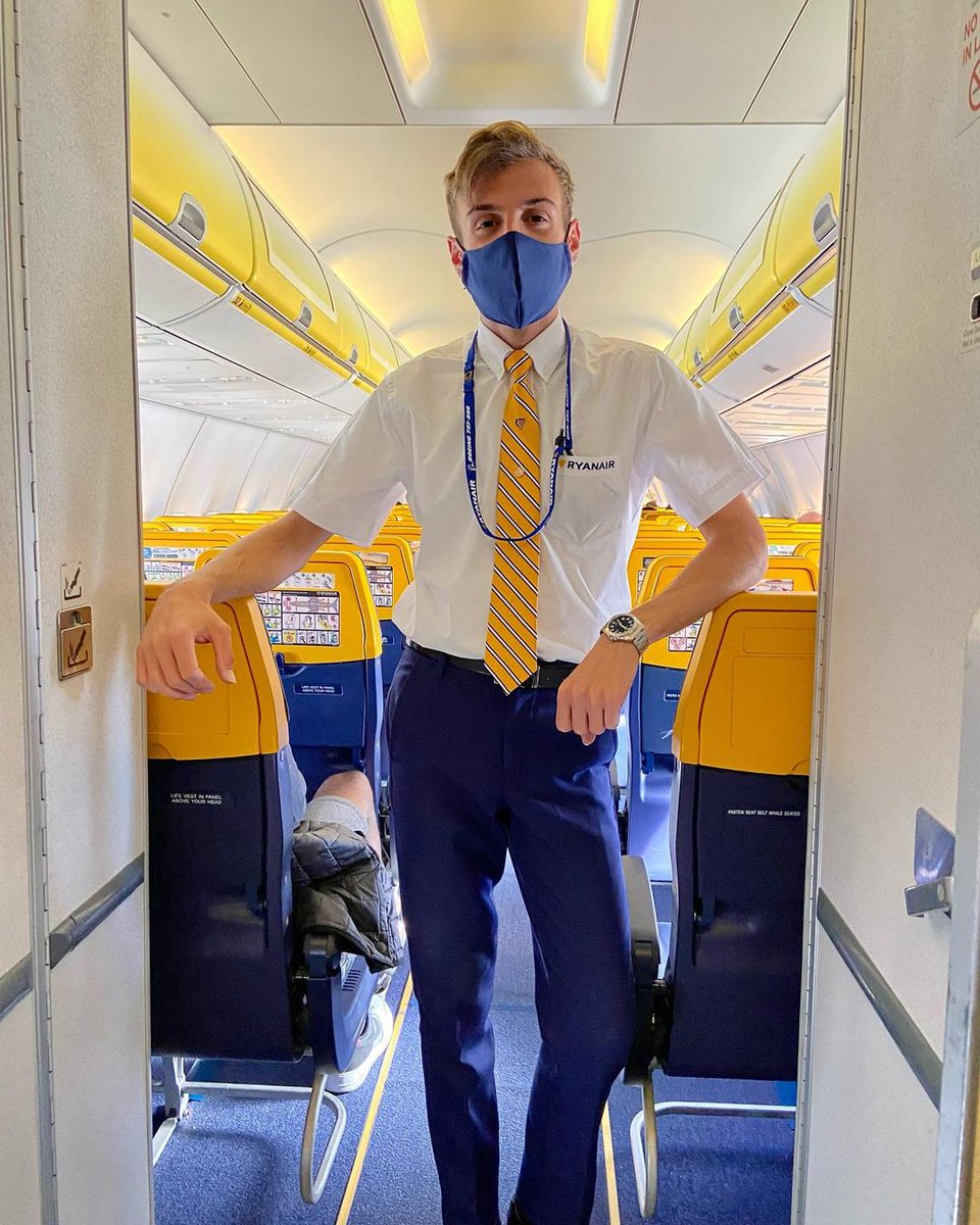 Ryanair_ES's tweet photo. ¡Tu seguridad es nuestra prioridad! 😎

Gracias manuel.puccia (IG) por compartir tu maskie con nosotros 😷👨‍✈️👑

#ryanairstories #healthyflying #ryanaircabincrew https://t.co/ai8Wi8yz9m