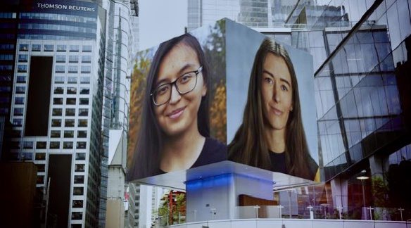 e_apthorp's tweet photo. Look out for me on the Cube in Times Square!

As part of @Microsoft ‘Women Game Changers’ campaign with @AlpineF1Team 🏎 🤓

#WomenInSport 
#WomenGameChangers https://t.co/qNoSaUlSob
