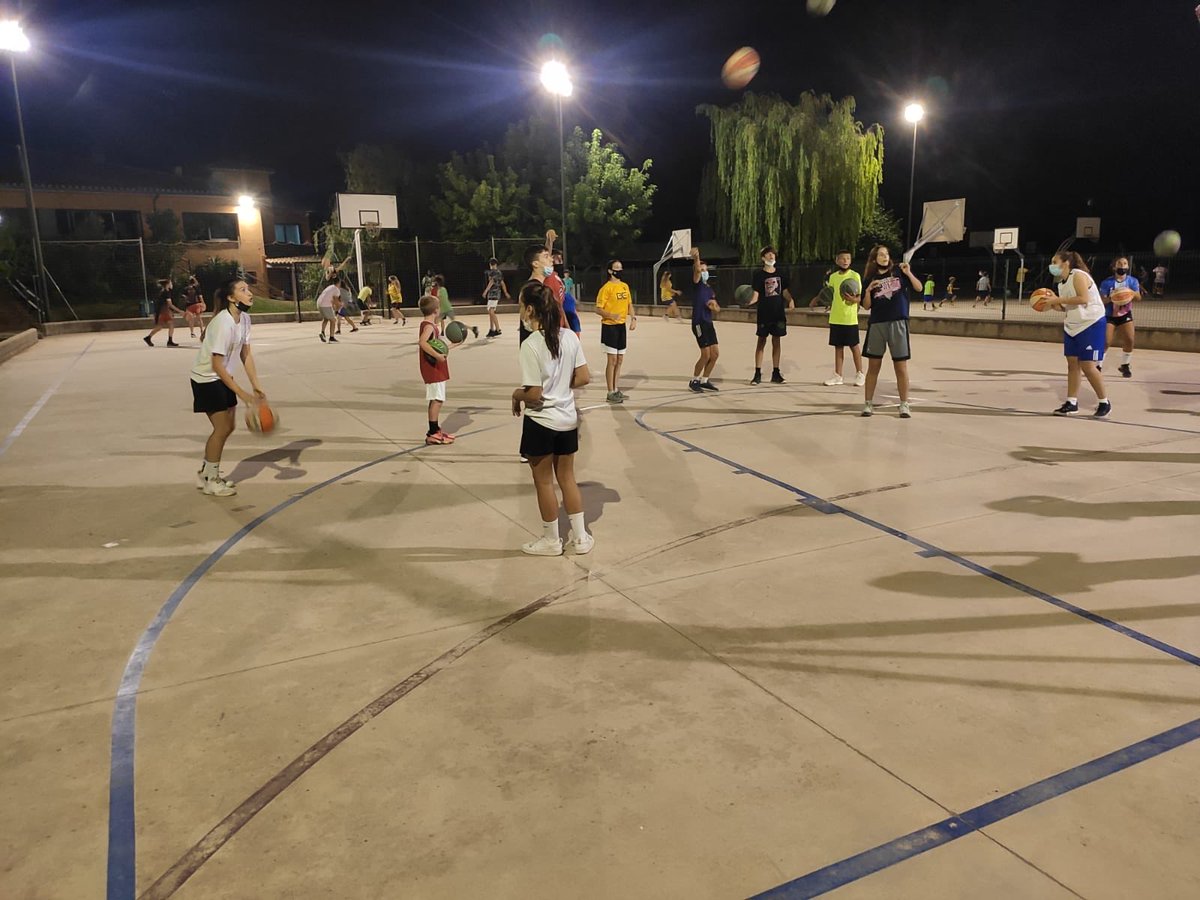 trifonpoch's tweet photo. También entrenamos eh!!! Hasta por la noche!!!! https://t.co/1J1c610Oc7