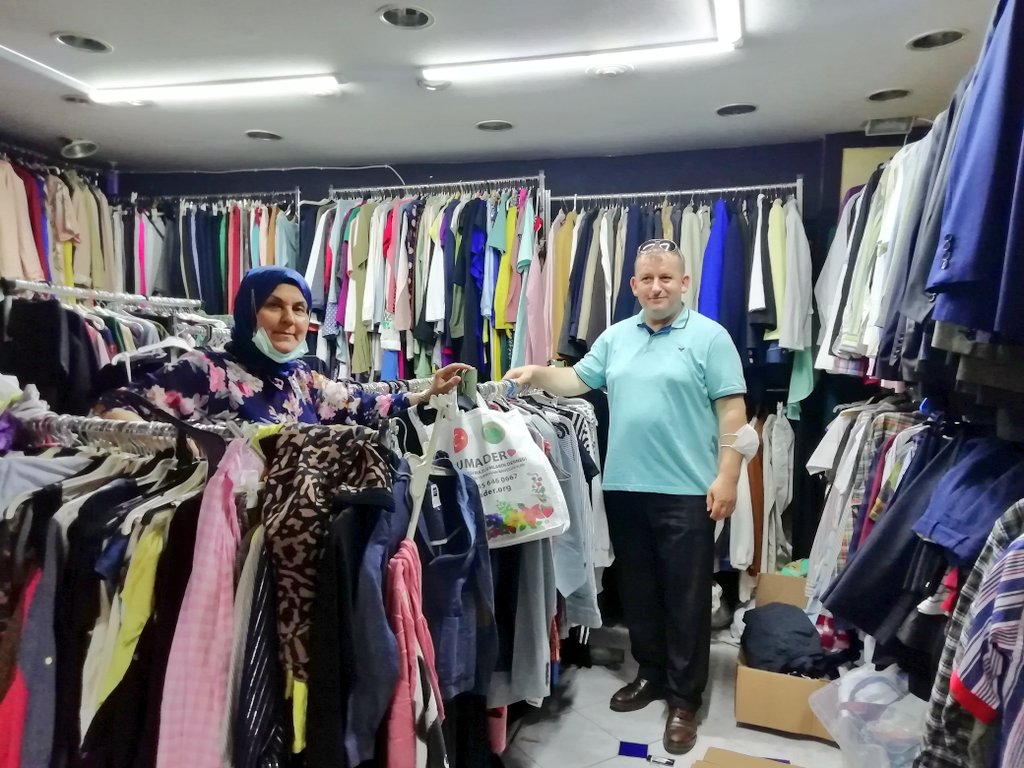 selamiaykut's tweet photo. İçra kurulu üyesi olduğumun #UMADER Uluslararası Mazlumlar Derneği Kurucu Bşk Zeynep Gürkan 'a ziyarette bulunup Ekonomik sorun ve sıkıntıları olan yardıma muhtaç ailelere kıyafet desteklerine bizzat şahit oldum.Yüreği güzel insan @sngrkan hizmetlerine sonsuz teşekkür ederim. https://t.co/Fpwi2h2Lzh