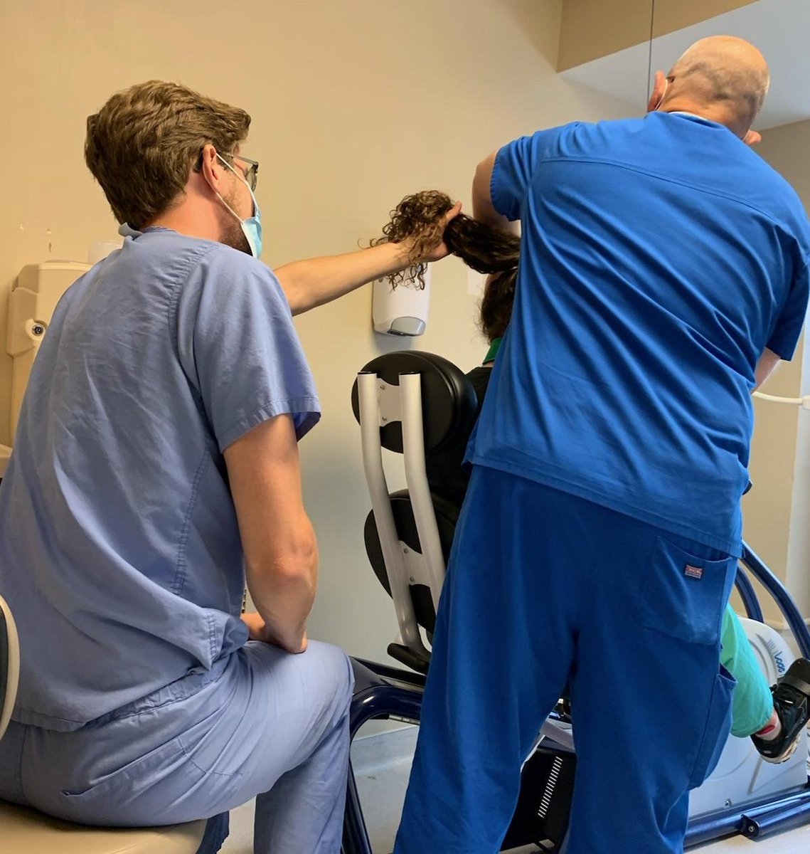 OSUPCCM_Fellows's tweet image. Our F1s learning about CPETs first hand! @OSUCCC_James @OSUWexMed @OSUMedPedsRes @OhioStateWIMS @MGillespieMD @OhioStateIMRes #medtwitter #pulm