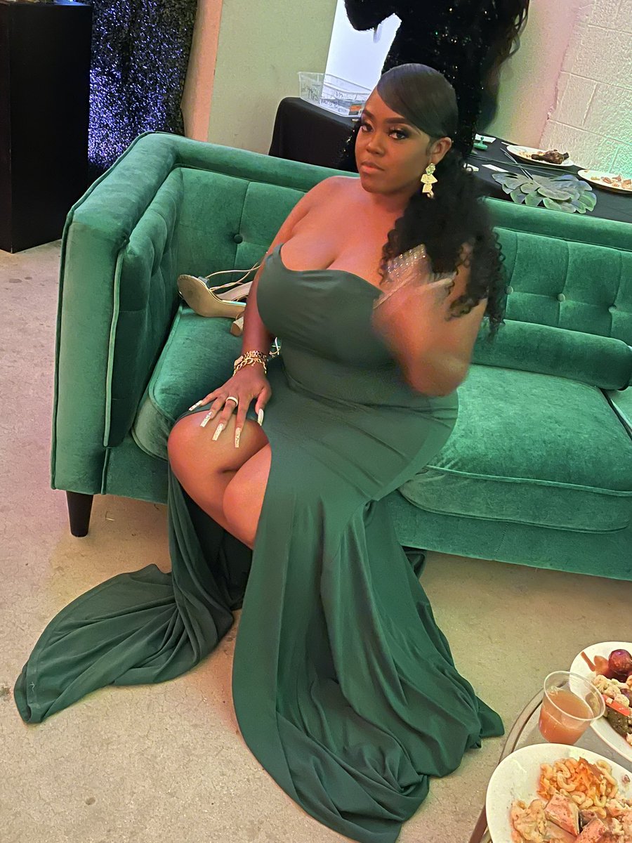 ____mirrr's tweet image. the assignment was understood 💚