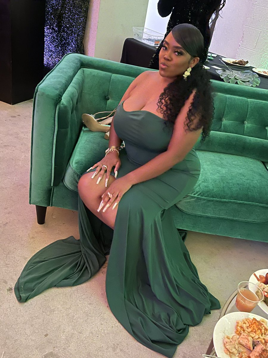 ____mirrr's tweet image. the assignment was understood 💚