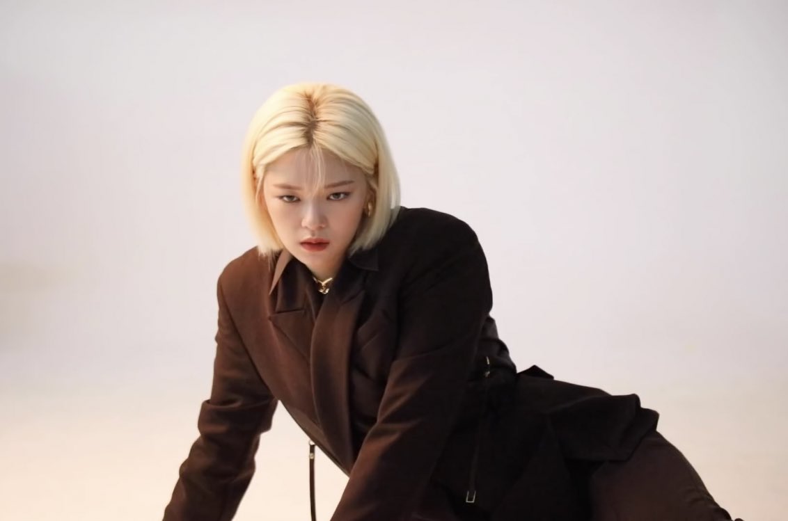 myjeongarchives's tweet photo. jeongyeon’s aura is so different https://t.co/fMMJQ1Is2O