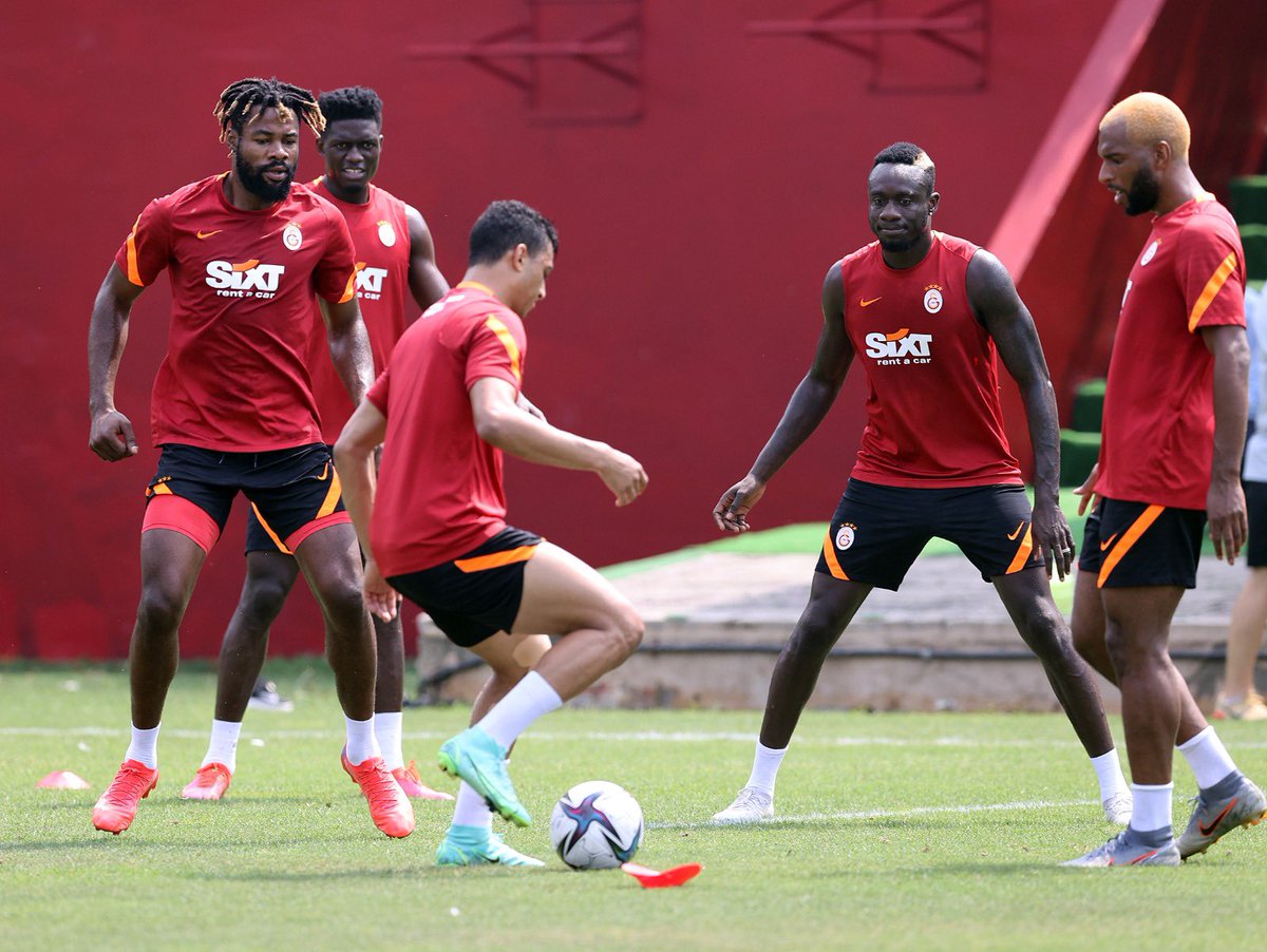 GalatasaraySK's tweet photo. 🦁 Aslanlarımız, UEFA Şampiyonlar Ligi İkinci Ön Eleme Turu ilk ayağında PSV Eindhoven ile oynayacağı maçın hazırlıklarını bugün yaptığı antrenmanla sürdürdü. 📸 https://t.co/YtFoZzFOtL