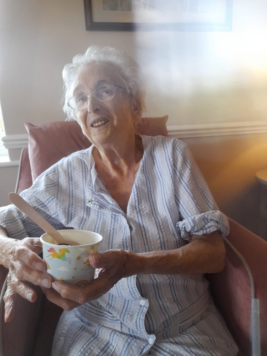 Is it Hot outside? 
Did somebody day ice cream?
And you cant beat a create your own sundae, 
Choose your scoop, choose your toppings and choose your source 🍨🍦🍨🍦
#IceCreamDay