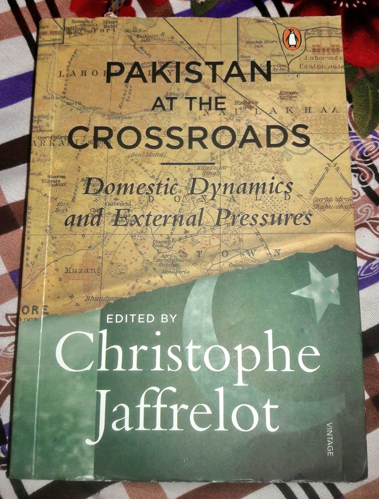 readingum's tweet photo. —THREAD—
33/100 #100booksby2021
▪️Title: #Pakistanatthecrossroads
▪️Genre: Politics - History - Culture
▪️Published: 2016
▪️Edited By: @jaffrelotc
▪️Length: 358 Pages
#LetsReadPakistan https://t.co/HXjjBL6yoS