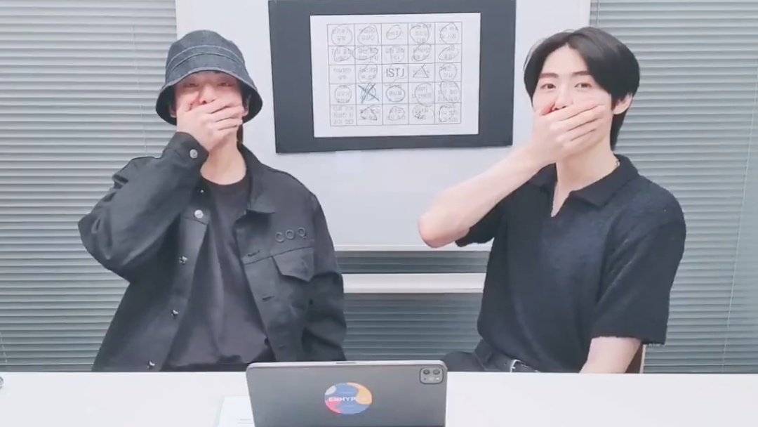 ningningbin's tweet photo. No guys listen to me I don't think yall understand how much this adds to the 02Z X SUNOO CANON LORE?!

Sn hates physical affection > 02z try not to baby him and care for him some other way > Jay and sn growing closer, jay is affectionate with him > Jay is his favorite hyung [1\2] https://t.co/G6o59cQgbc
