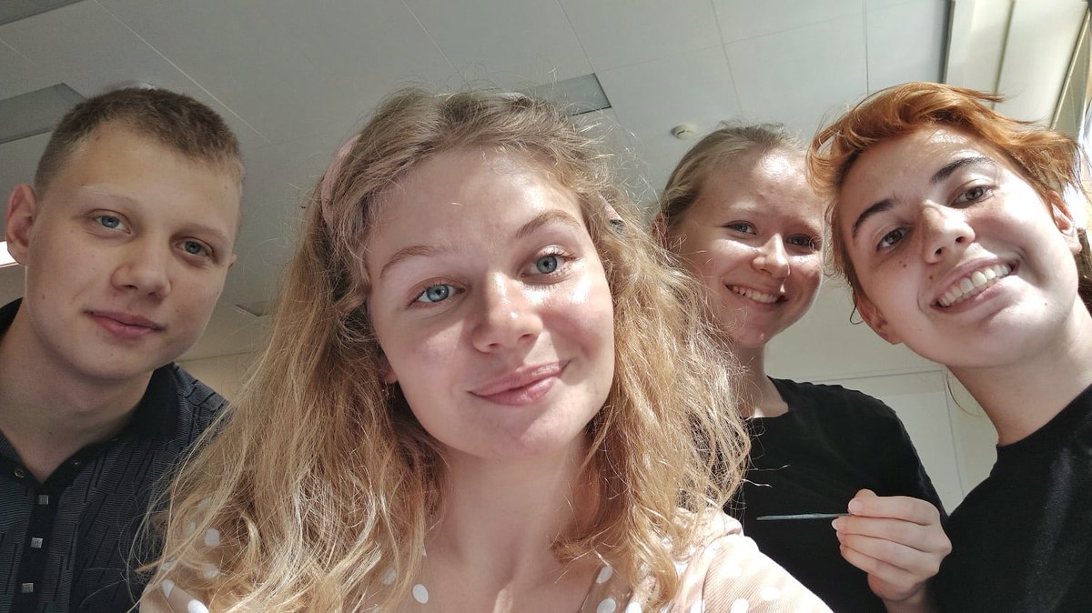grigorevanadez's tweet photo. @RosatomSchool В лаборатории #МГУ #Интенсив #ШколаРосатома  #УмныеКаникулы удивительная встреча двух миров по разные стороны микроскопа... «Вот какая она, капля воды!» - «Так вот Вы какие, исследователи юные!!!» https://t.co/7ImpXp7lpw