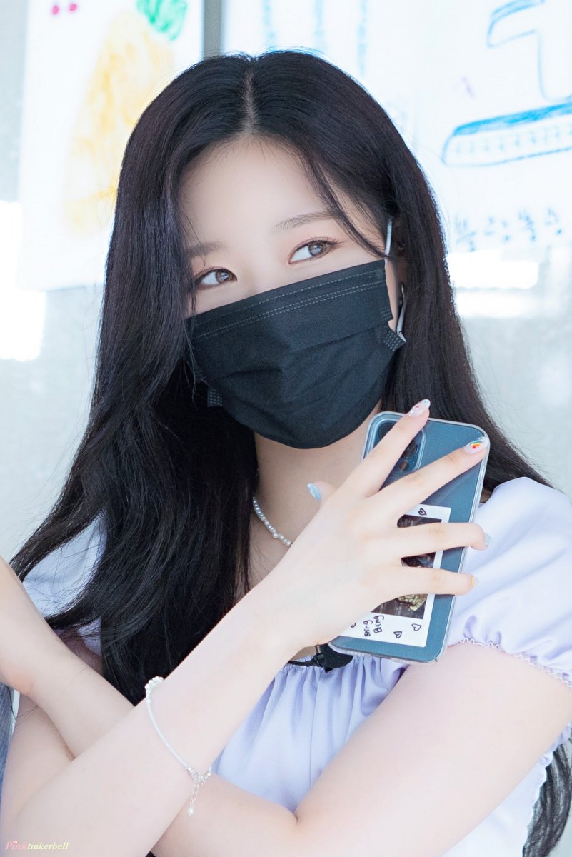 BlingTinkerBell's tweet photo. 210629 밀크쉐이크 유빈

#블링블링 #BlingBling
#유빈 #YUBIN #ユビン
@blingbling_new https://t.co/TuPO8zbEWY