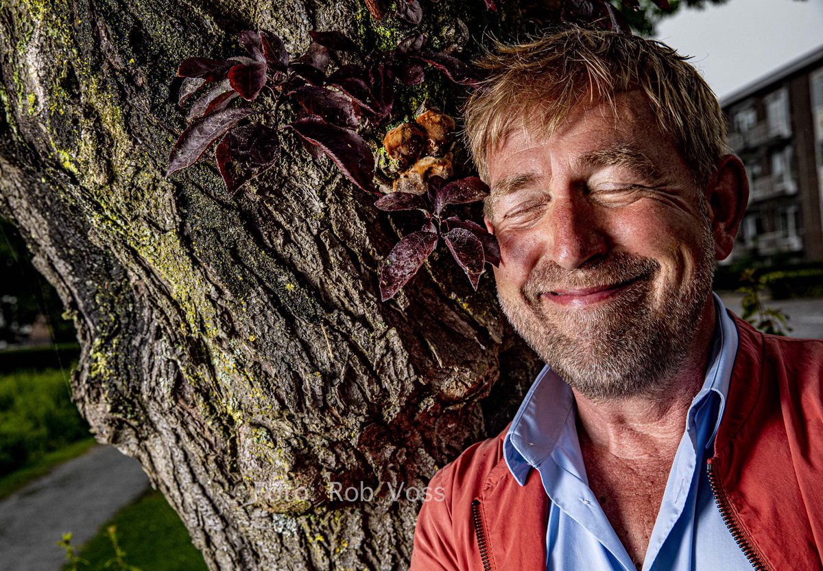 FotoRobVoss's tweet photo. Portretjes Harm Edens voor de weekend bijlage van de Stentor, Z bijlage. #destentor @dpgmedia_nl #dpgmedia #portret #portretfoto #foto #portraitphotography #portrait @de_stentor #zutphen @zutpheninbeeld #presentator #portretfotografie #fotografie #fotograaf @Harm__Edens https://t.co/W7ge7sLwkn