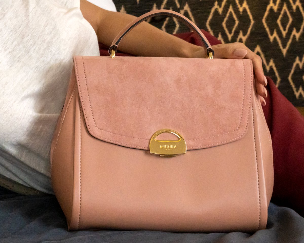 Avec le Paname Oxymore nude, on démarre la semaine en douceur !
Saviez-vous que tous nos sacs et accessoires de couleur nude sont faits en apple skin?

#ashoka_veganbag #ashokaparis #vegan #Paname #sacvegan #appleskin #crueltyfree  #sacamain #sacamainvegan #petaapproved