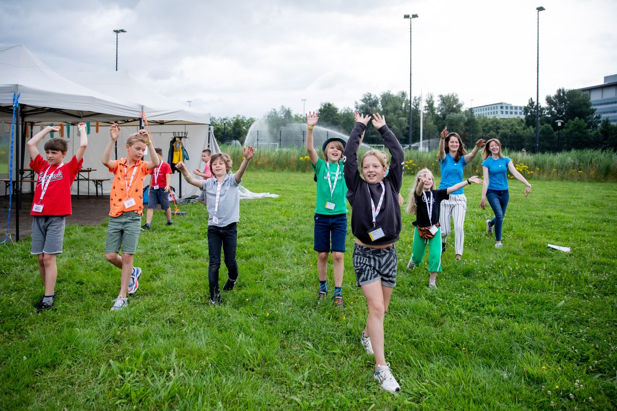 Wetenschapsknooppunt Universiteit Utrecht (@wkuu_utrecht) on Twitter photo Summerschool Junior is vandaag begonnen. En wat was het een feest: op ontdekkingstocht door de <a href="/UUBotu/">Botanische Tuinen UU</a>, kennismakingsspelletjes en waterbeestjes vissen. Op naar de rest van de week! <a href="/UniUtrecht/">Utrecht University</a> Summerschool Junior is vandaag begonnen. En wat was het een feest: op ontdekkingstocht door de <a href="/UUBotu/">Botanische Tuinen UU</a>, kennismakingsspelletjes en waterbeestjes vissen. Op naar de rest van de week! <a href="/UniUtrecht/">Utrecht University</a>