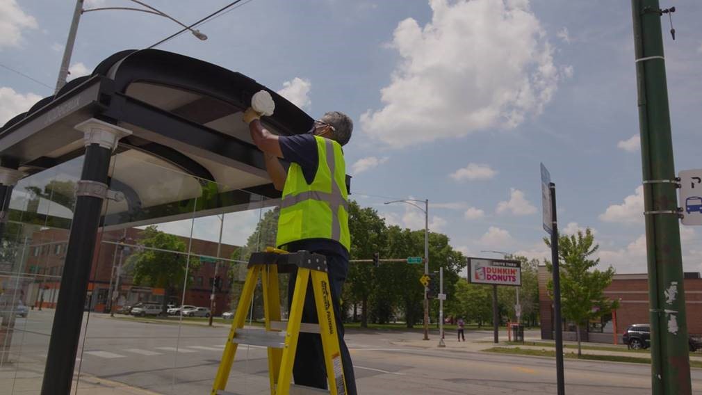 JCDecauxGlobal's tweet image. JCDecaux is partnering with Microsoft Research & Array of Things Team to launch an air sensor pilot using its Chicago street furniture program
jcdecaux.com/press-releases…