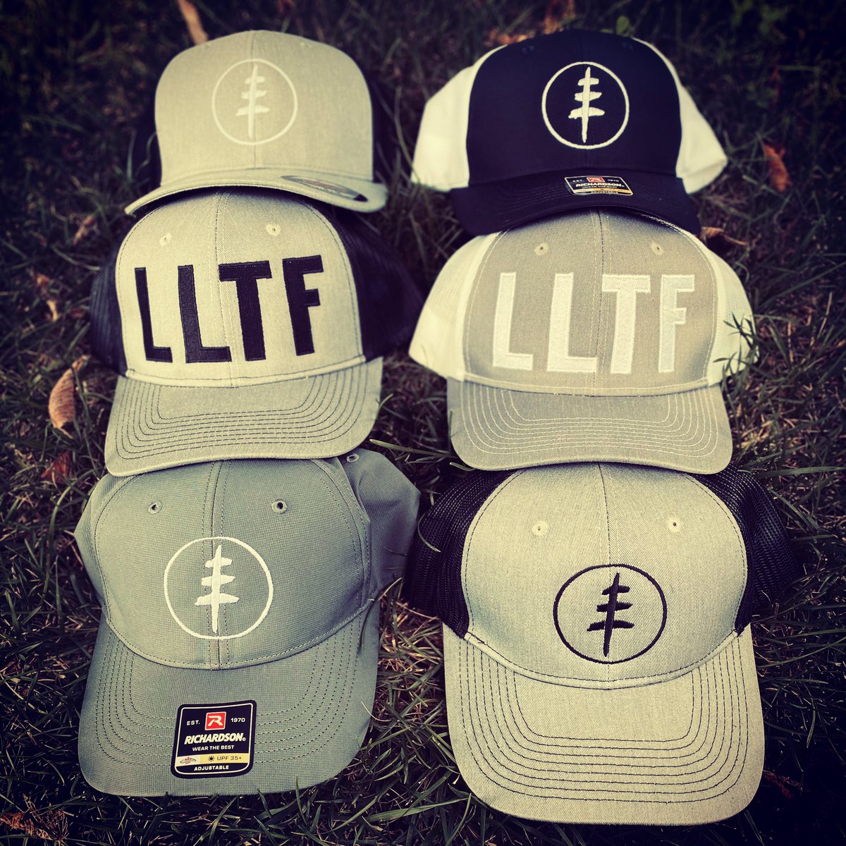 loverslanetrees's tweet image. HATS on HATS on HATS! #shoplocal #loverslanetreefarm