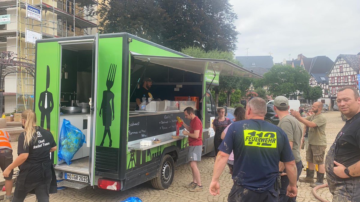 With our food truck partners in western Germany, WCK is serving 4,000 meals today across 5 locations in communities impacted by the extreme flooding. The meals are going to families now without power or water as well as crews helping to clean up the damage. #ChefsForGermany