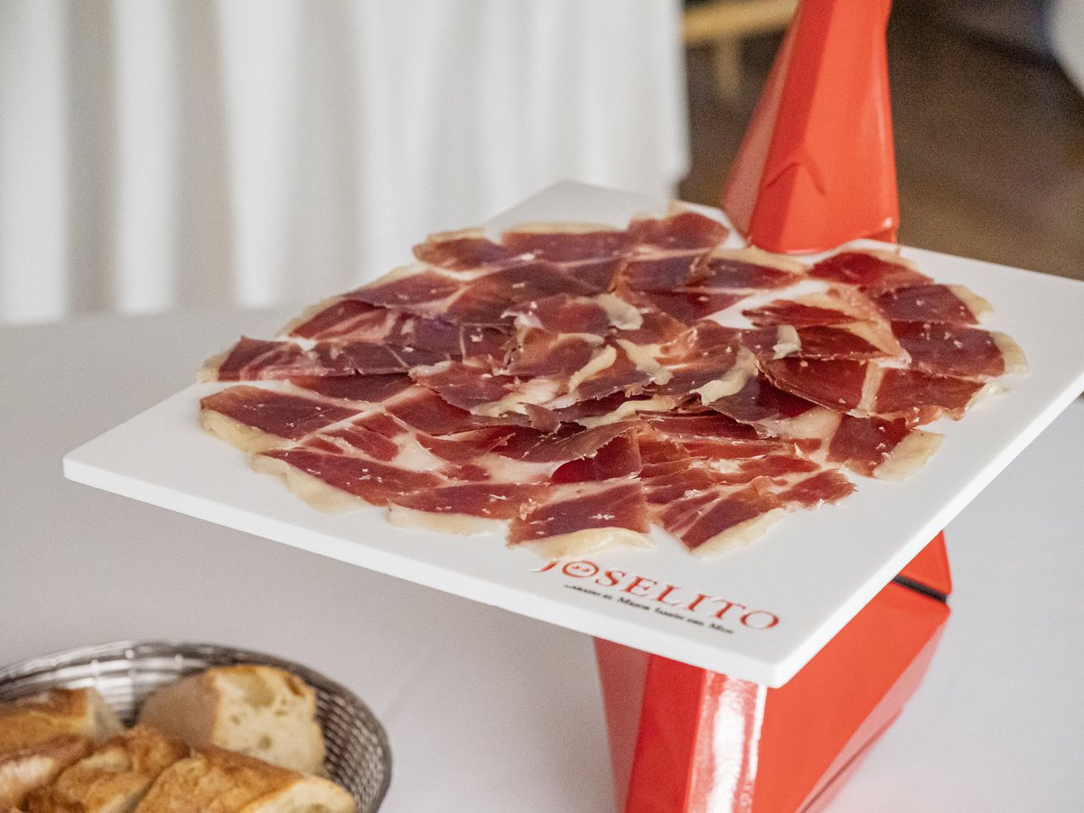 Empezamos la semana y no se nos ocurre mejor manera <a href="/jamonjoselito/">Jamón Joselito</a> #servimosfelicidad 

Reservas: +34 91 781 61 97
restaurantealbora.com

#albora #restaurantesmadrid #terraza #cocinaespañola #comerbien #comerenmadrid #gastronomia #verano2021